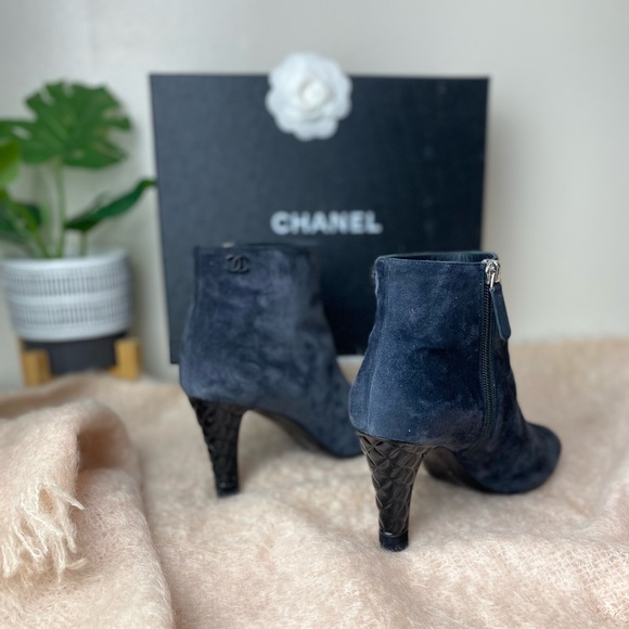 Chanel Interlocking CC Logo Short Bootie - Picture 15 of 15